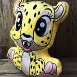 ITH Plüschtier „Gepard Milly“ | Für 16x26 Rahmen | In-the-Hoop Plushie | Stickdatei | Embroidery Design | alle Formate | Sofort-Download