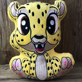 ITH Plüschtier „Gepard Milly“ | Für 16x26 Rahmen | In-the-Hoop Plushie | Stickdatei | Embroidery Design | alle Formate | Sofort-Download