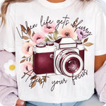 When Life Gets Blurry – Kamera & Blumen Bügelbild (1 PNG) - Sewando