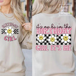 Birthday Girl – Bügelbild mit Smiley-Blumen & Spruch „It’s me, hi, I’m the Birthday Girl“ - Sewando