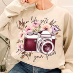 When Life Gets Blurry – Kamera & Blumen Bügelbild (1 PNG) - Sewando