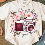 When Life Gets Blurry – Kamera & Blumen Bügelbild (1 PNG) - Sewando