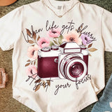 When Life Gets Blurry – Kamera & Blumen Bügelbild (1 PNG) - Sewando