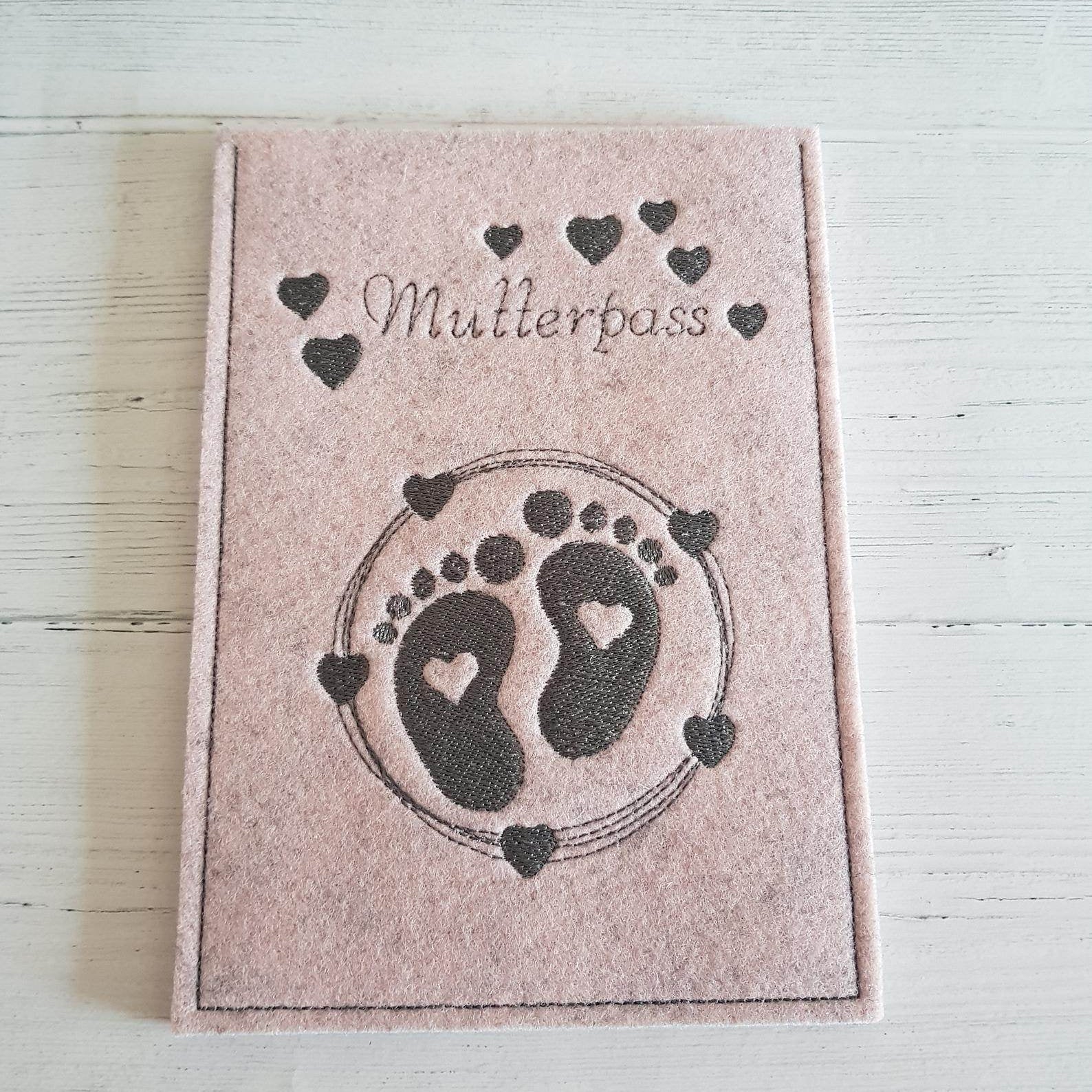 Stickdatei Mutterpass Herz Babyfüsse Doodle Set 513 - Sewando