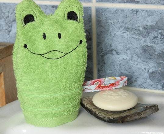 Frosch-Waschlappen Stickdatei ITH 13x18 Frosch Teich Garten Kinderwaschlappen Waschhandschuh - Sewando
