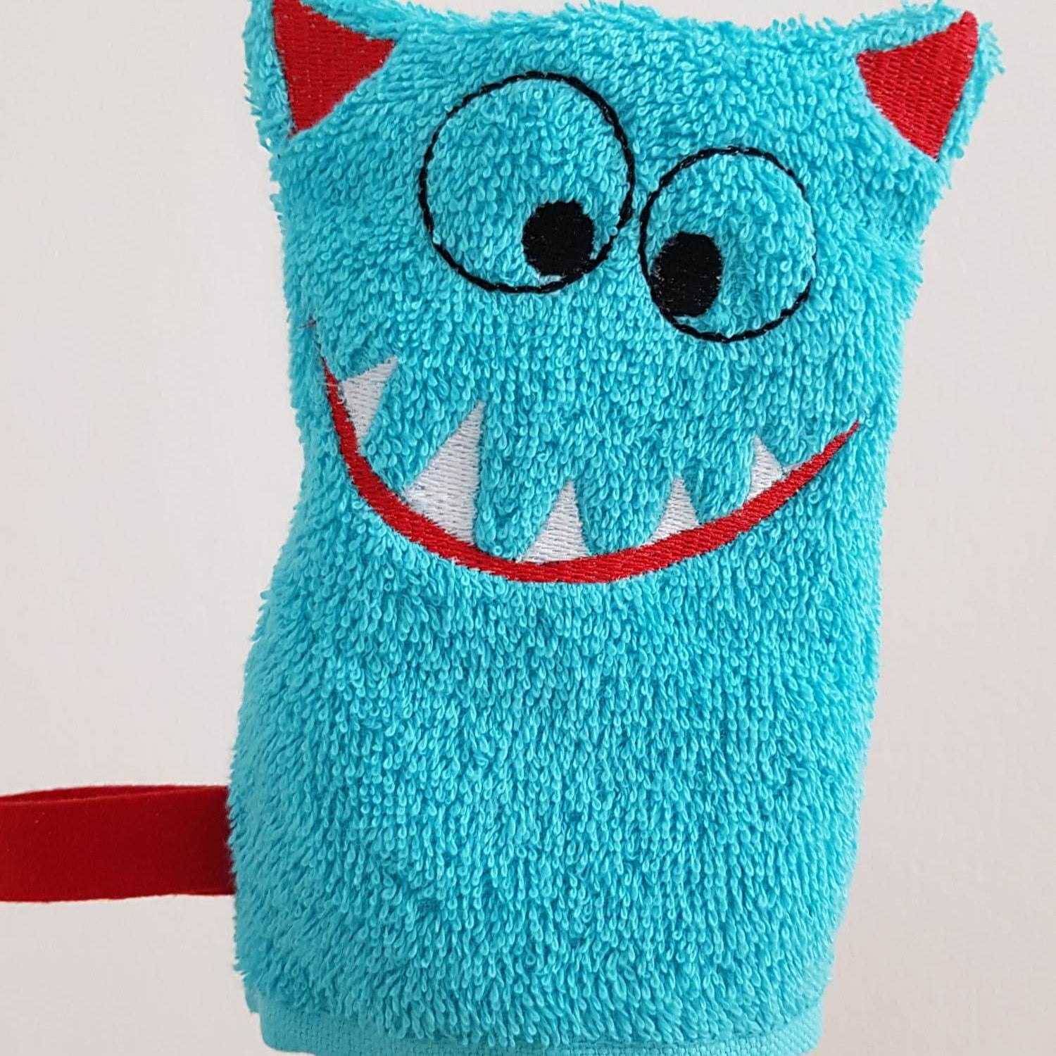 Stickdatei Waschlappen 4er Set 13 cm x 18 cm, Maus, Bär, Eule, Monster - Sewando