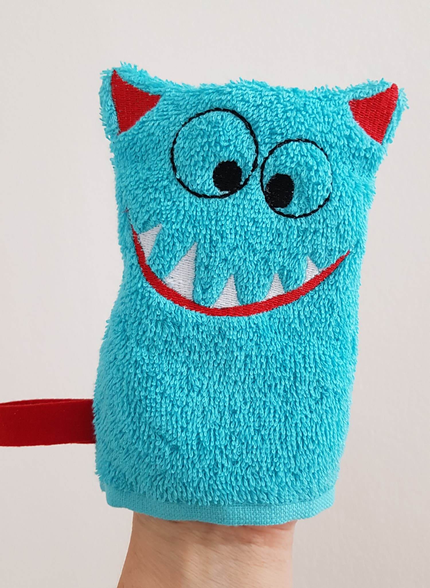 Stickdatei Waschlappen 4er Set 13 cm x 18 cm, Maus, Bär, Eule, Monster - Sewando