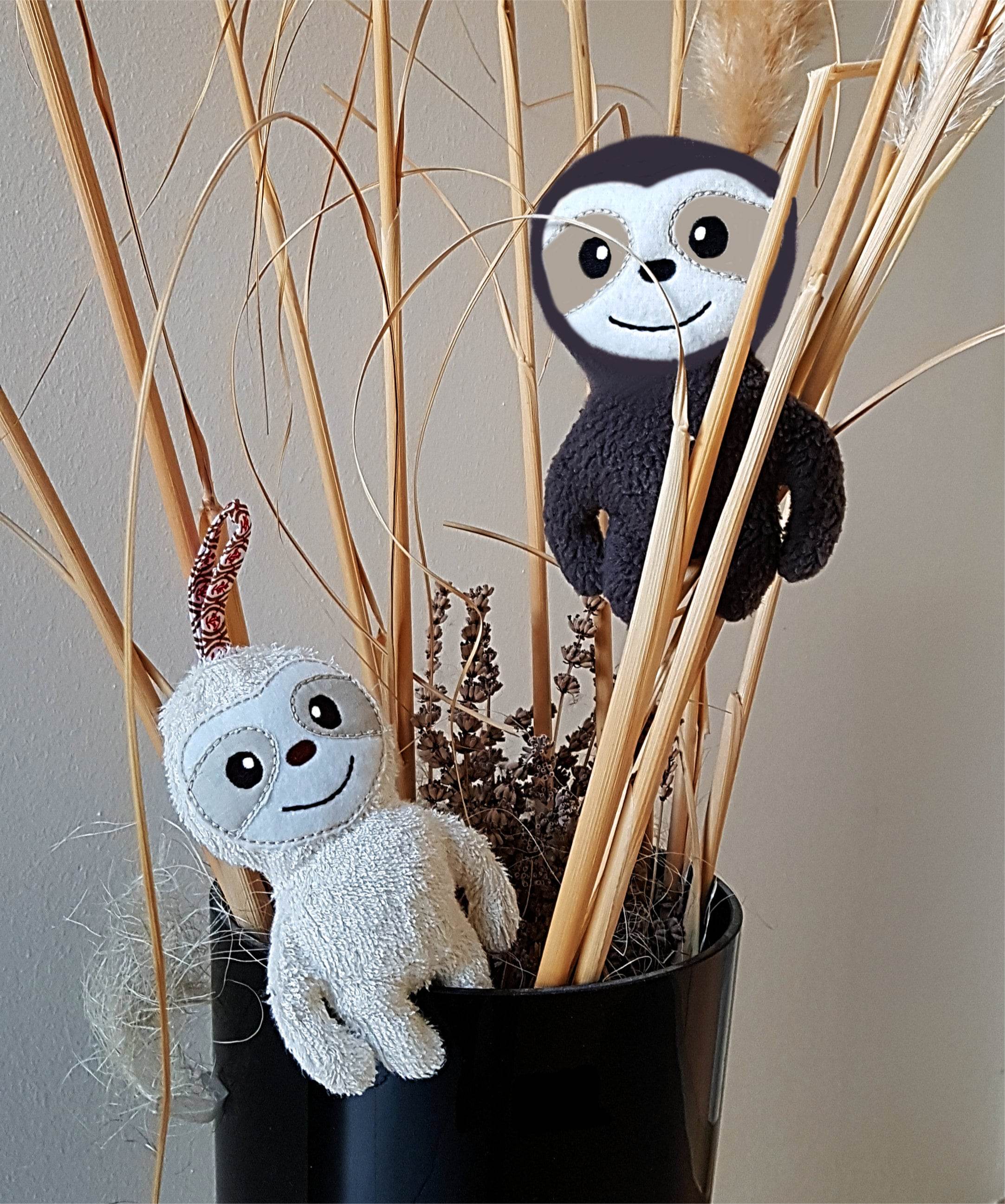 Stickdatei Faultier ITH in drei Größen, Tier, Kind, Kuscheltier, Anhänger, Schmusetier - Sewando