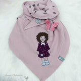 Stickdatei Mädchen mit Locken, Applikation in zwei Größen, 10 cm x 10 cm und 13 cm x 18 cm - Sewando