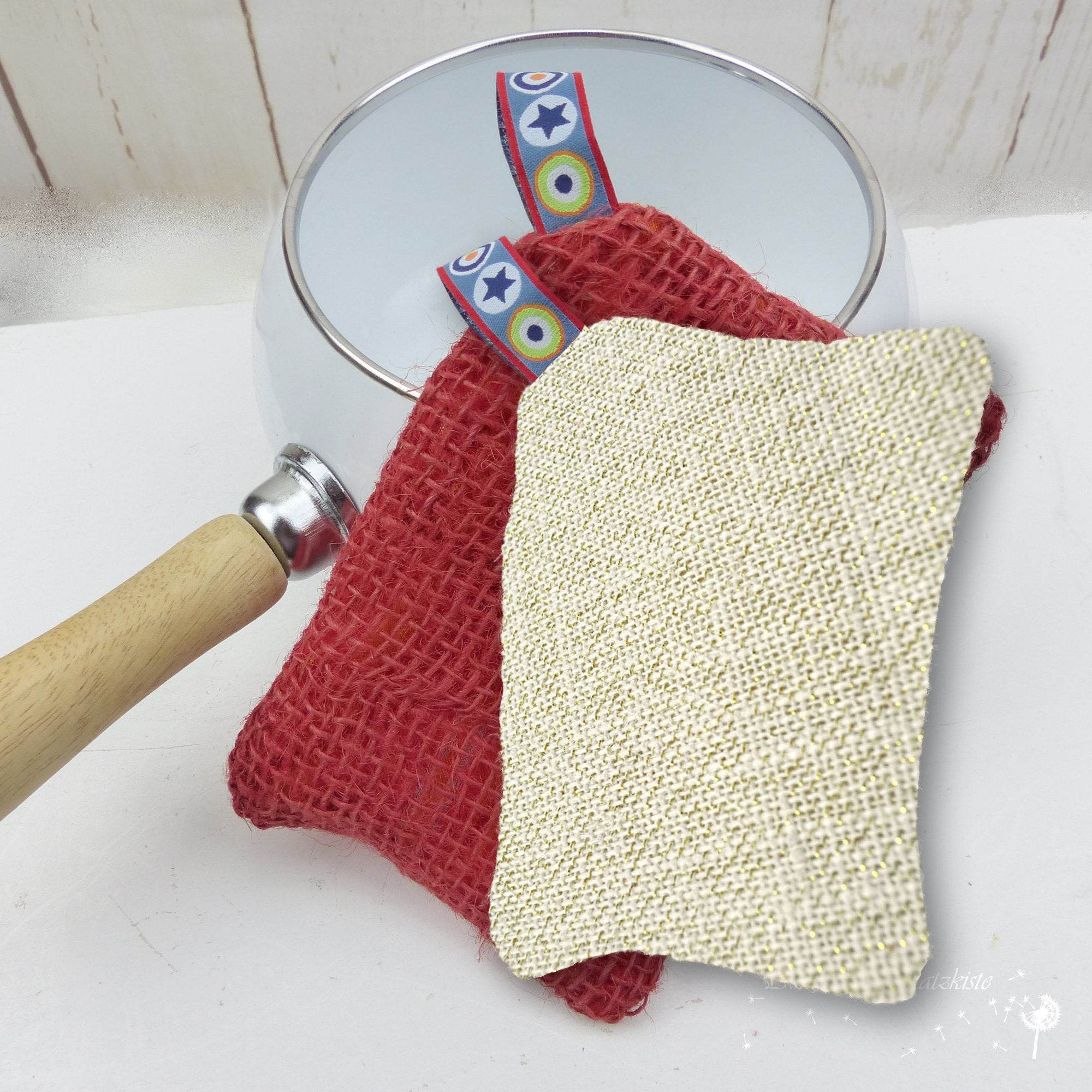 Stickdatei Aufwaschlappen in the Hoop - drei Größen mit Eingriff für die Hand - Sewando
