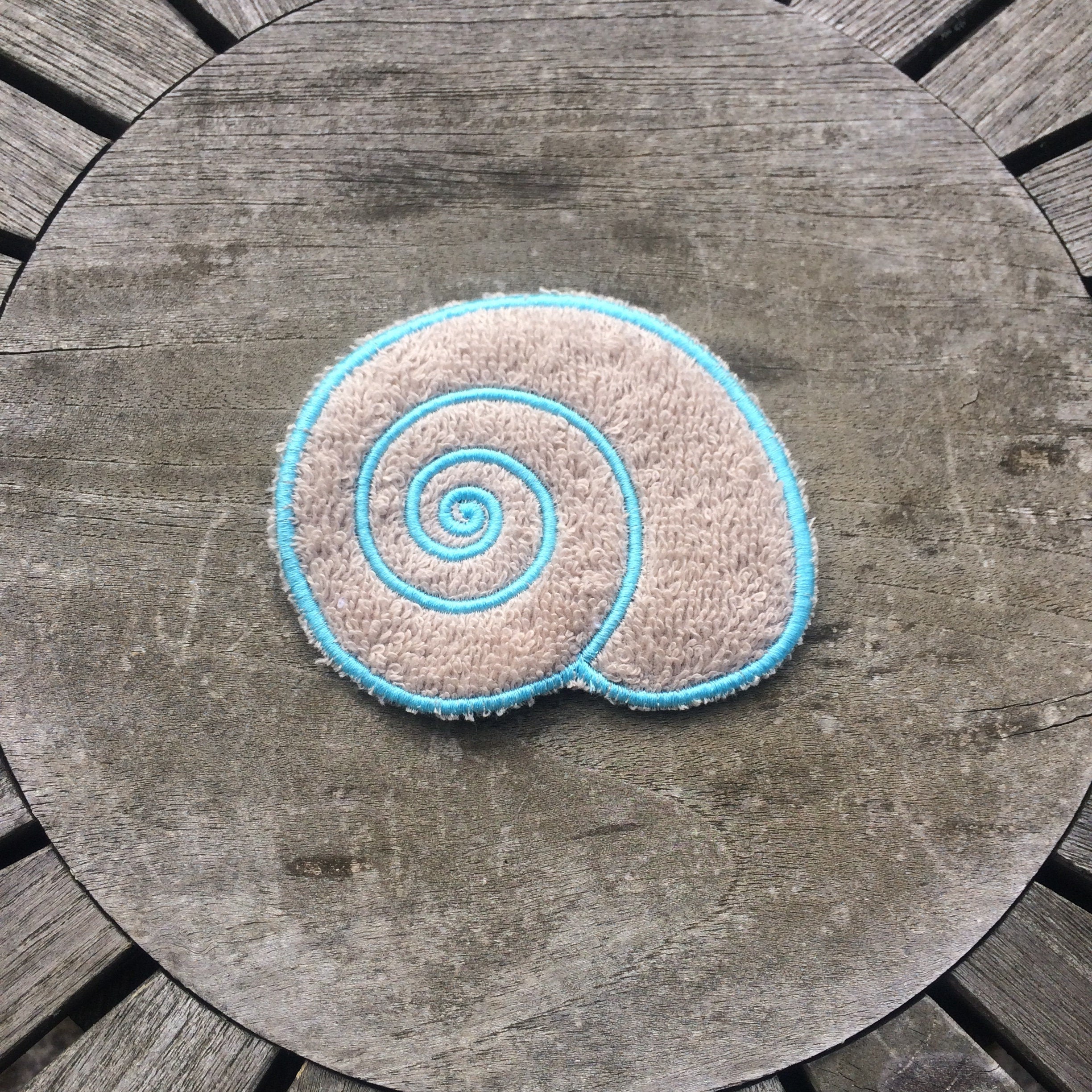 Abschminkpad Schneckenhaus Stickdatei ITH 10x10 cm Waschpad Muschel Meer Strand maritim Sommer Garten - Sewando