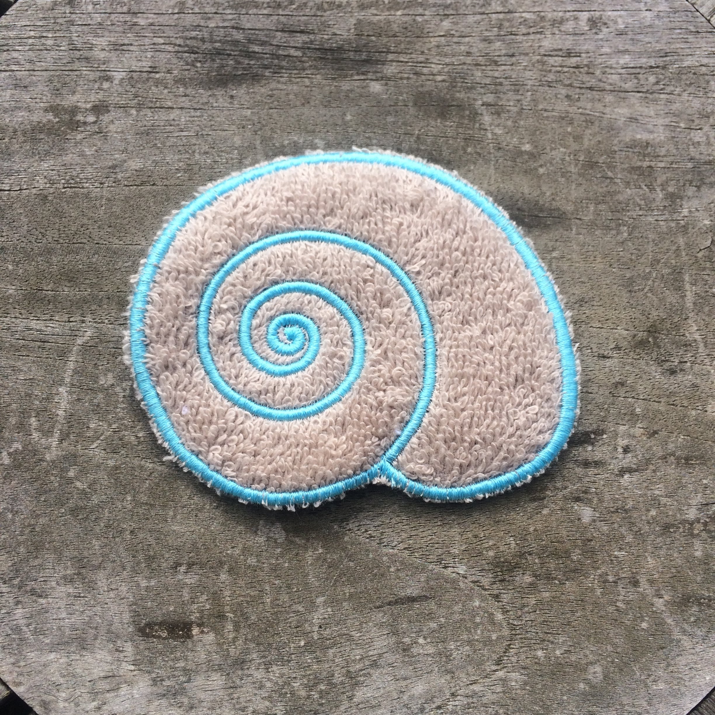 Abschminkpad Schneckenhaus Stickdatei ITH 10x10 cm Waschpad Muschel Meer Strand maritim Sommer Garten - Sewando