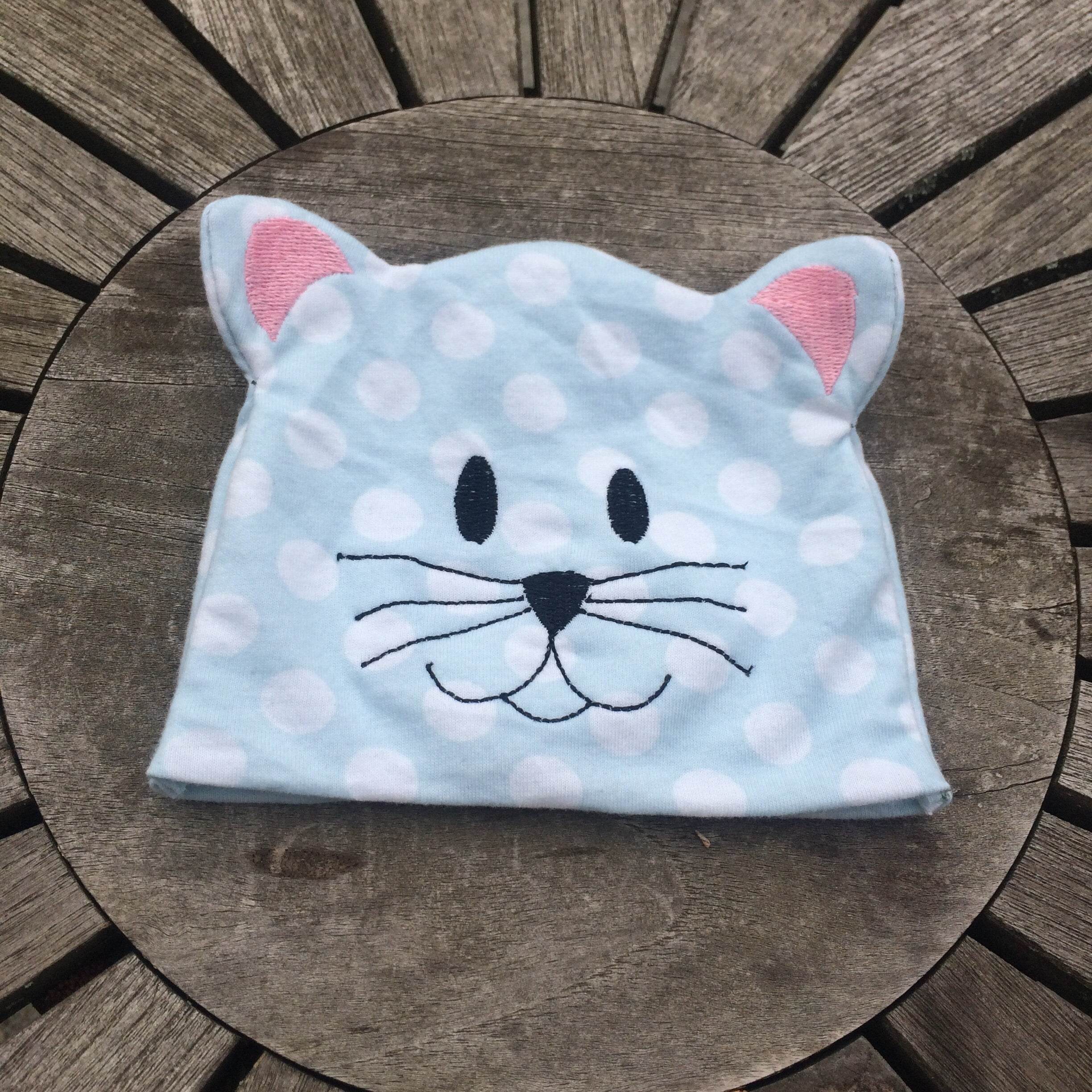 Baby-Mütze Stickdatei ITH KU 34-42 16x26 Katze Bär Bärenmütze Katzenmütze Frühchen Ohrenmütze - Sewando