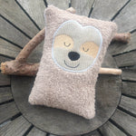 WärmeKissen Faultier Stickdatei ITH mit Inlett 13x18 16x26 18x30 Kirschkernkissen Dinkelkissen Kissen Wärmekissen - Sewando