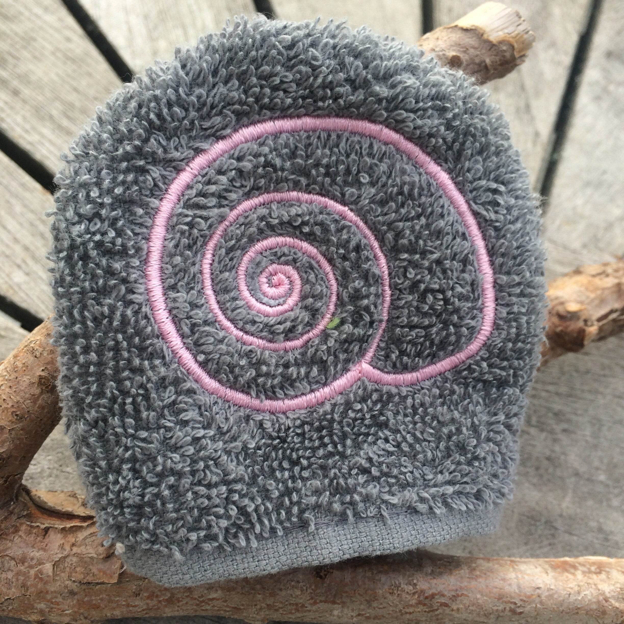 Schneckenhaus-Waschlappen Stickdatei ITH 10x10 Schnecke Waschhandschuh Muschel maritim Strand Garten - Sewando