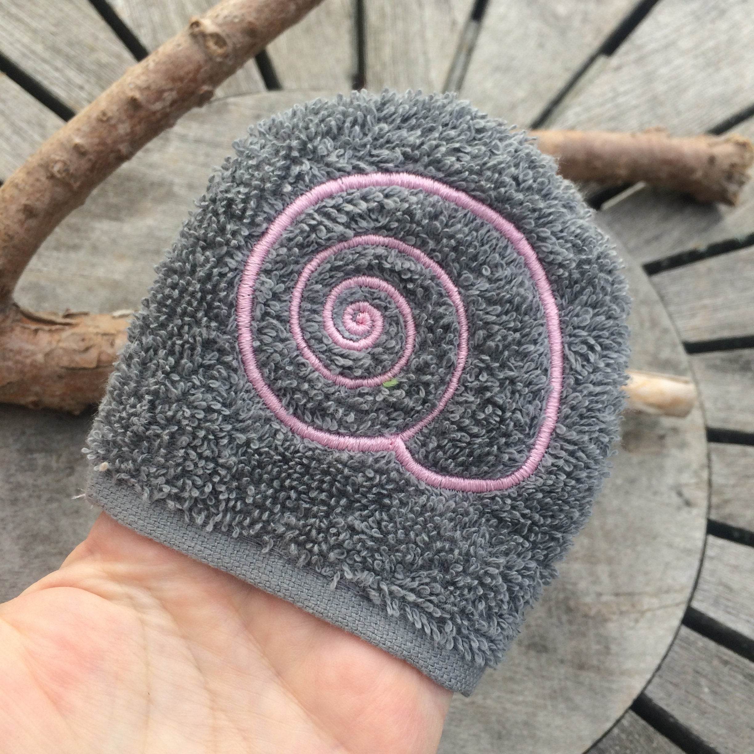 Schneckenhaus-Waschlappen Stickdatei ITH 10x10 Schnecke Waschhandschuh Muschel maritim Strand Garten - Sewando
