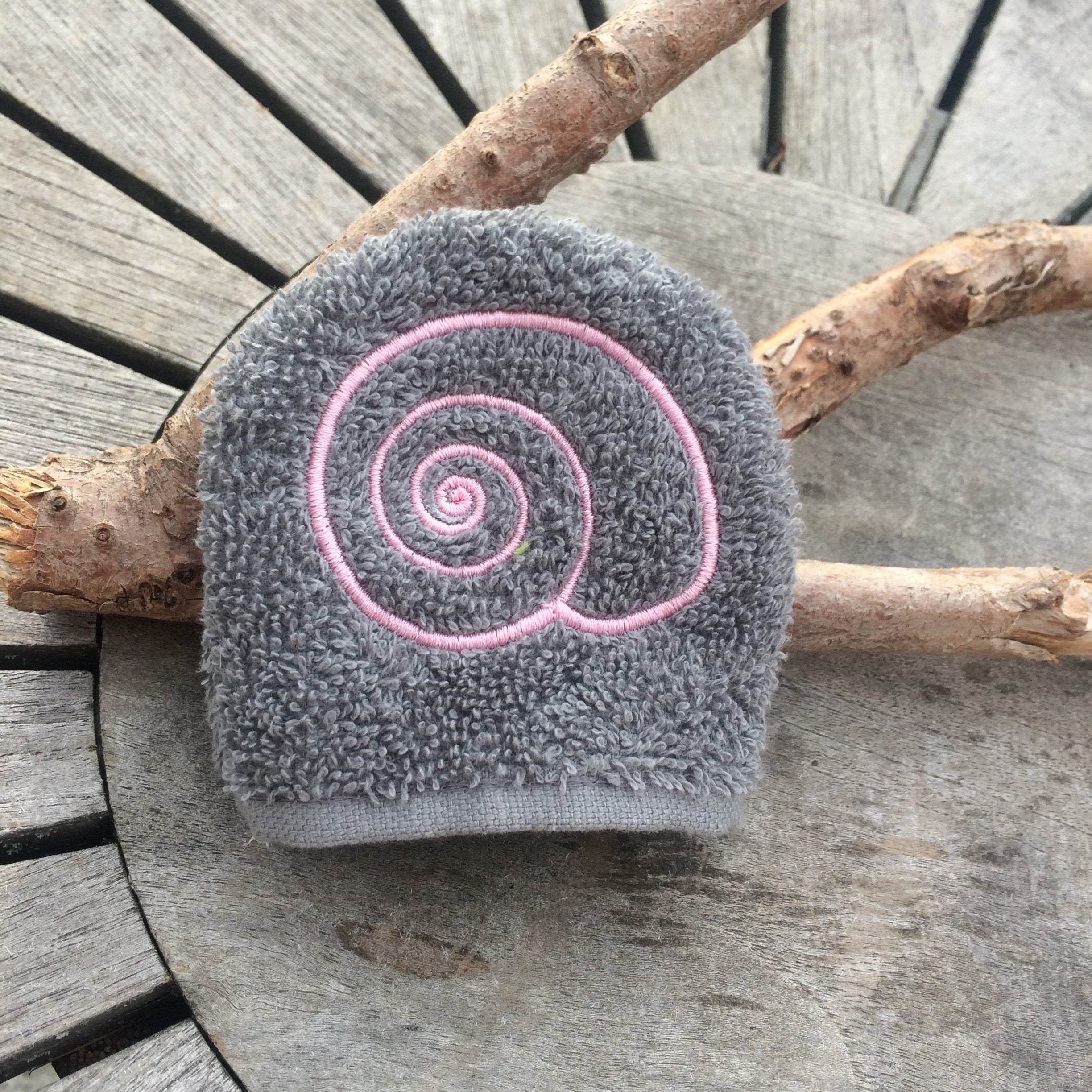 Schneckenhaus-Waschlappen Stickdatei ITH 10x10 Schnecke Waschhandschuh Muschel maritim Strand Garten - Sewando