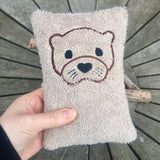 WärmeKissen Otter Stickdatei ITH mit Inlett 13x18 16x26 18x30 Kirschkernkissen Dinkelkissen Kissen Wärmekissen