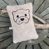 WärmeKissen Otter Stickdatei ITH mit Inlett 13x18 16x26 18x30 Kirschkernkissen Dinkelkissen Kissen Wärmekissen