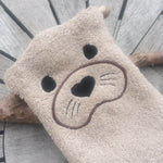 Otter-Waschlappen Stickdatei ITH 13x18 Waschhandschuh Anleitung in deutscher Sprache - Sewando