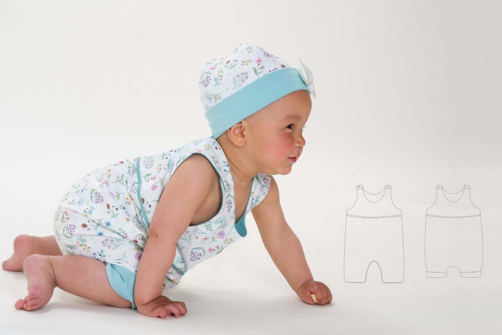 Schnittmuster Baby-Overall & Mütze PDF 2-in-1, Baby in floral outfit und Mütze, Anleitung im Hintergrund.