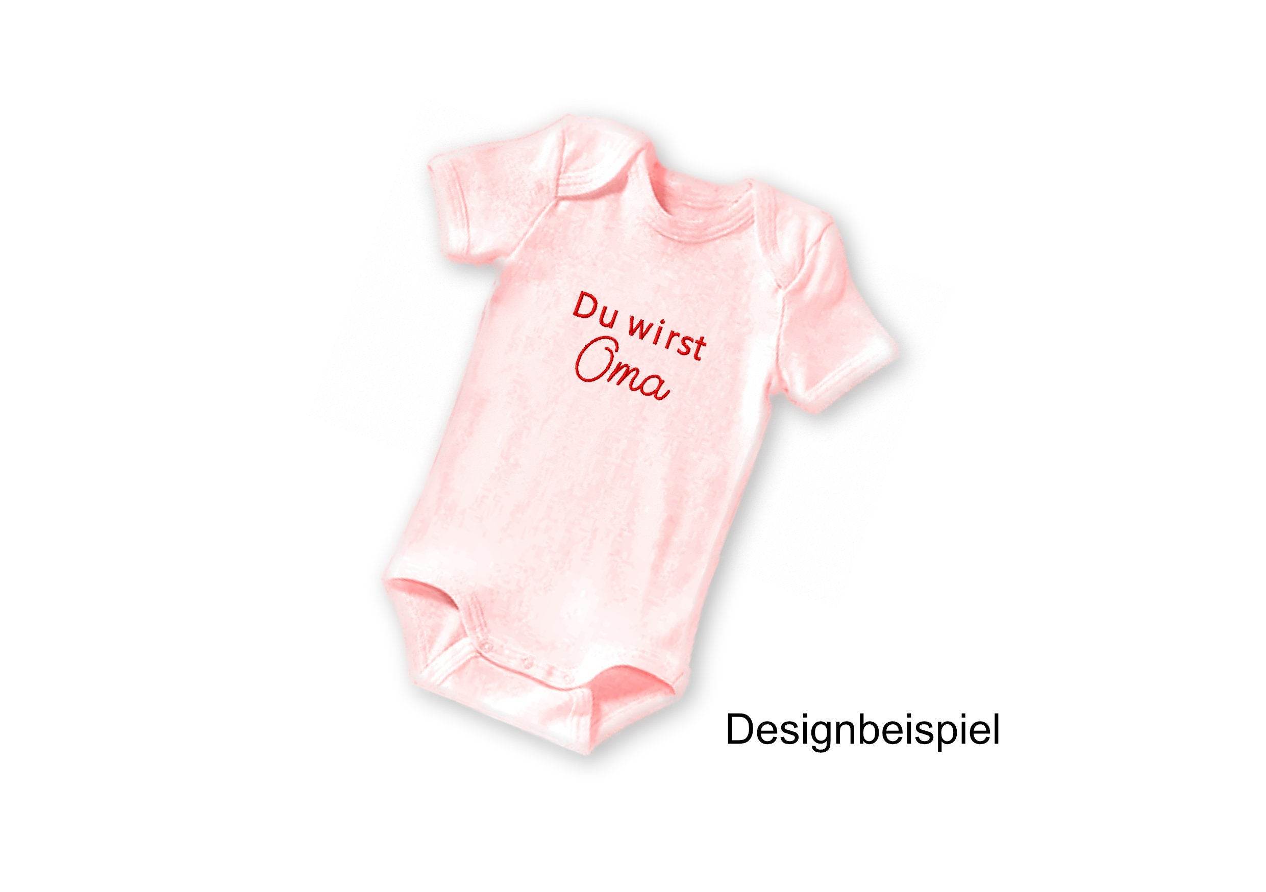 Stickdatei Schrift Baby Ankündigung, Rahmen 10 cm x 10 cm, Papa, Oma, Opa, Tante, Onkel, Spruch, Baby - Sewando
