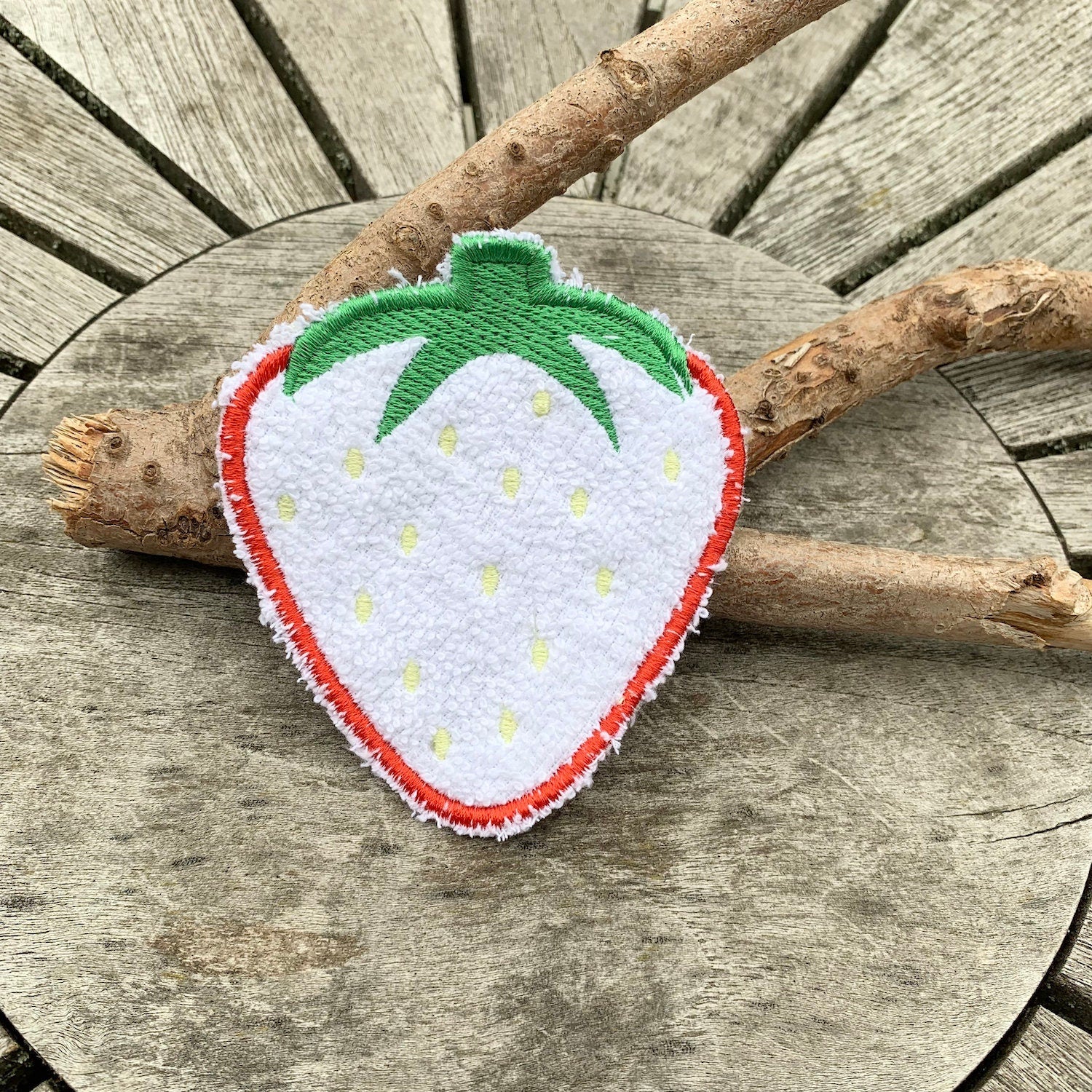 Abschminkpad Erdbeere Stickdatei ITH 10x10 cm Waschpad Garten Obst Erdbeerzeit - Sewando