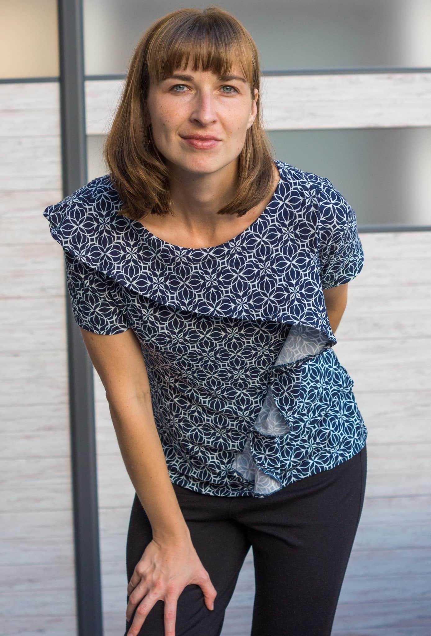 PDF-Schnittmuster Shirt Sia Gr. 32-54 | Feminin, mit Volant-Detail, 2 Ärmellängen - Sewando