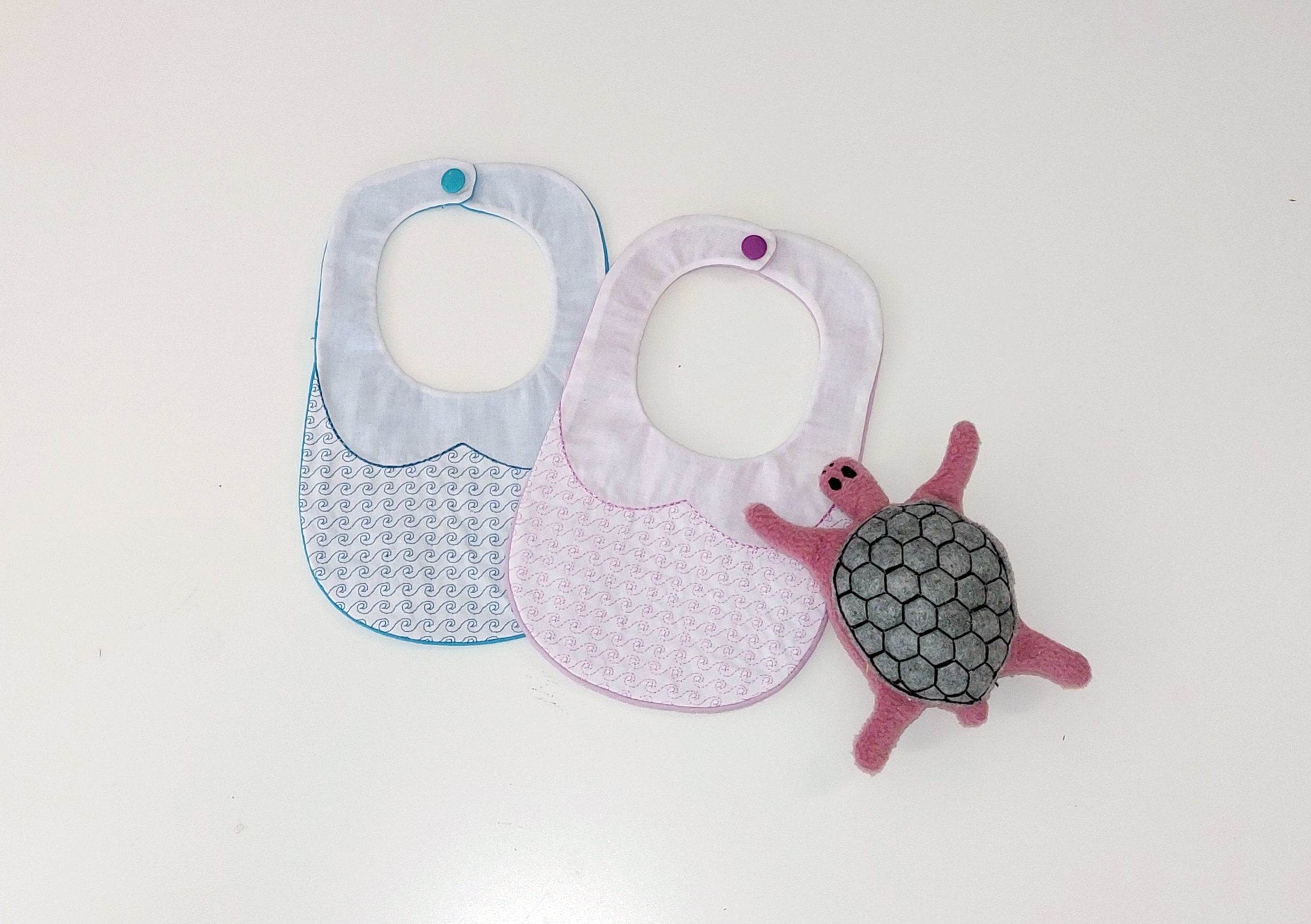 Stickdatei Latz Kragen ITH zwei Größen, 16x26 und 18x30, Baby, Kind, Lätzchen - Sewando