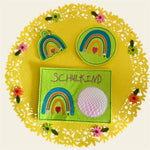 Stickdatei Einschulung Schulkind Buntstift Regenbogen Set 824 Mug Rug und Anhänger - Sewando