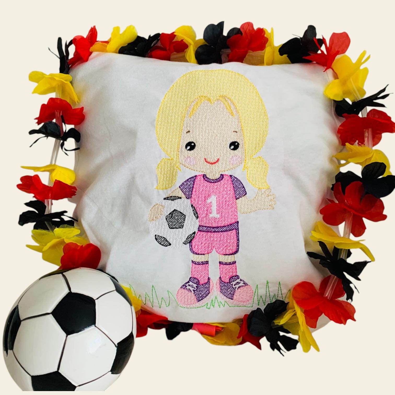 Stickdatei Fußball Mädchen mit Ball Set 959 - Sewando