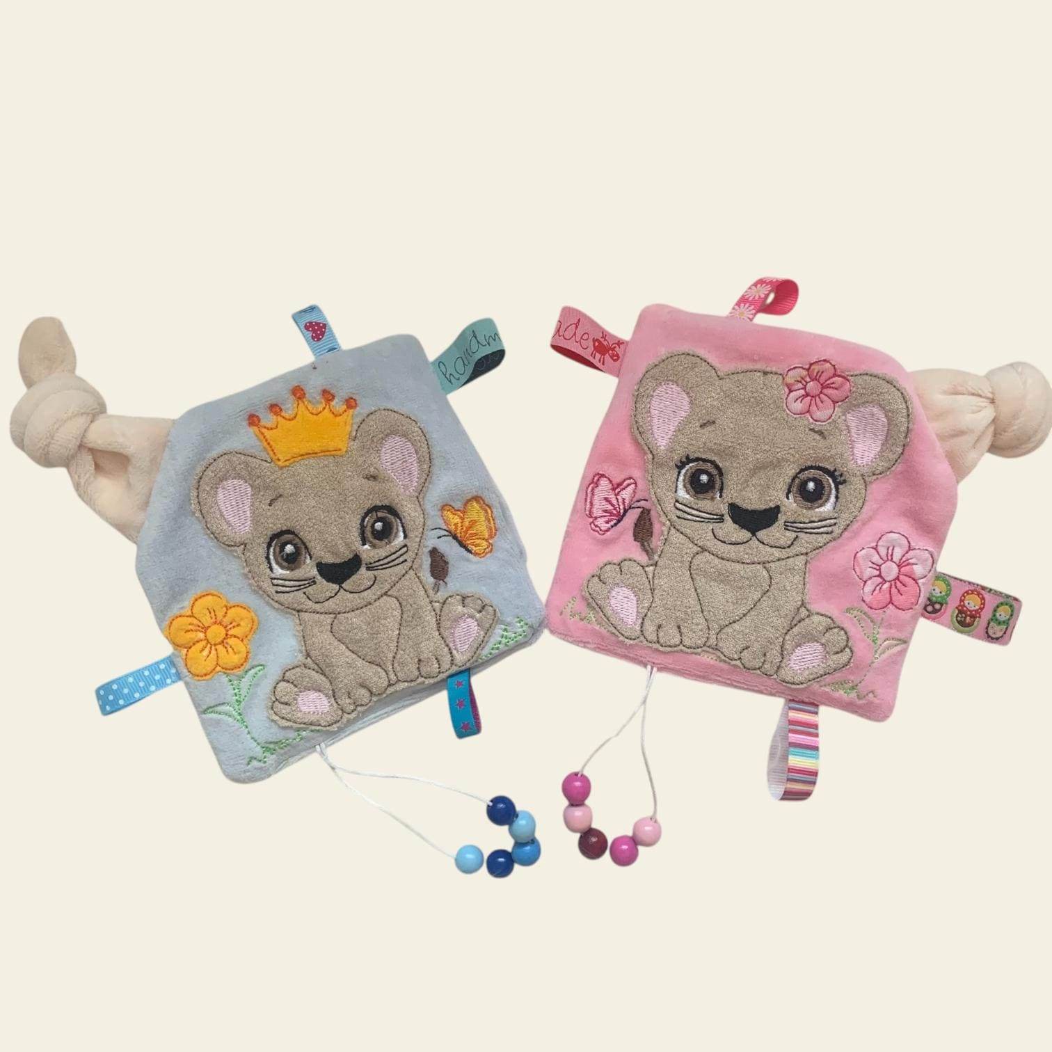 Stickdatei Schnullertuch Löwe Applikation Set 736 - Sewando