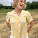 Schnittmuster Bluse DAISY - V-Ausschnit mit Rüsche, Kurzarm | Gr. 32-50 (PDF) - Sewando