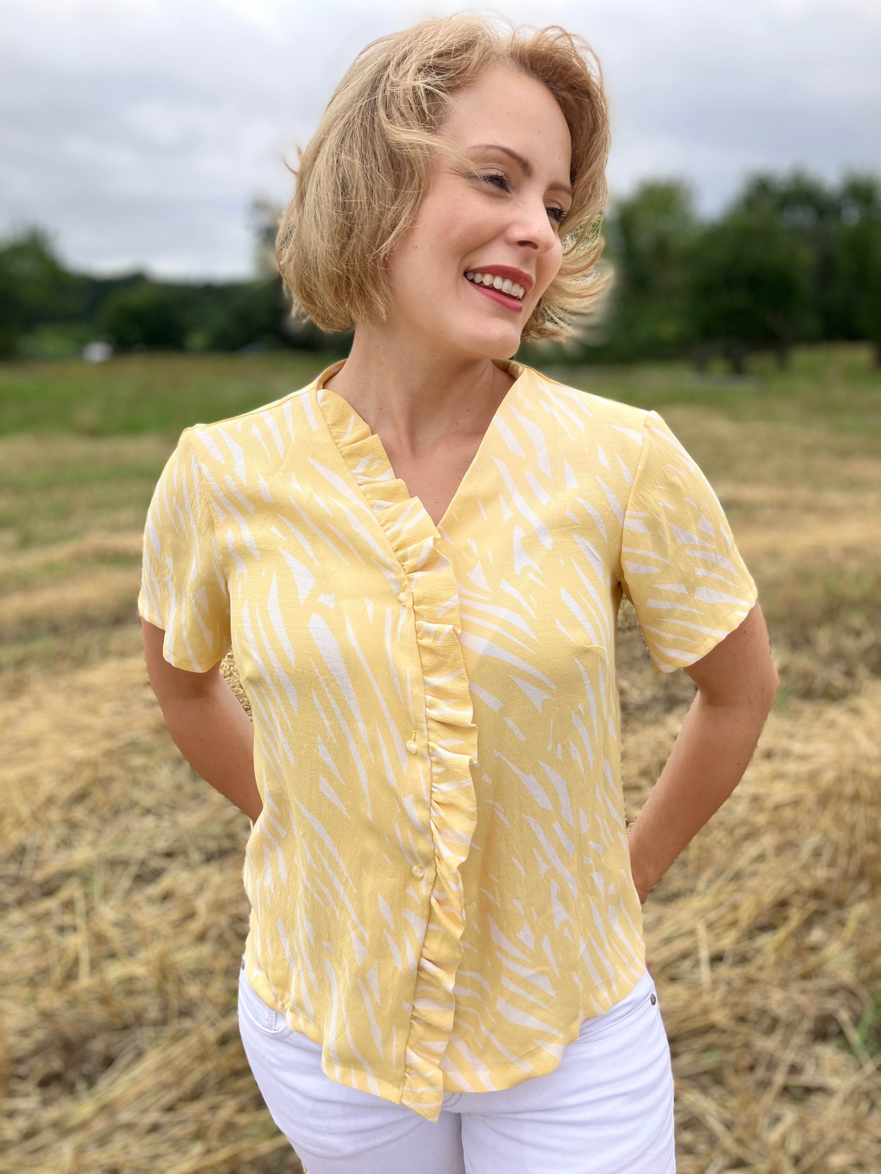 Schnittmuster Bluse DAISY - V-Ausschnit mit Rüsche, Kurzarm | Gr. 32-50 (PDF) - Sewando