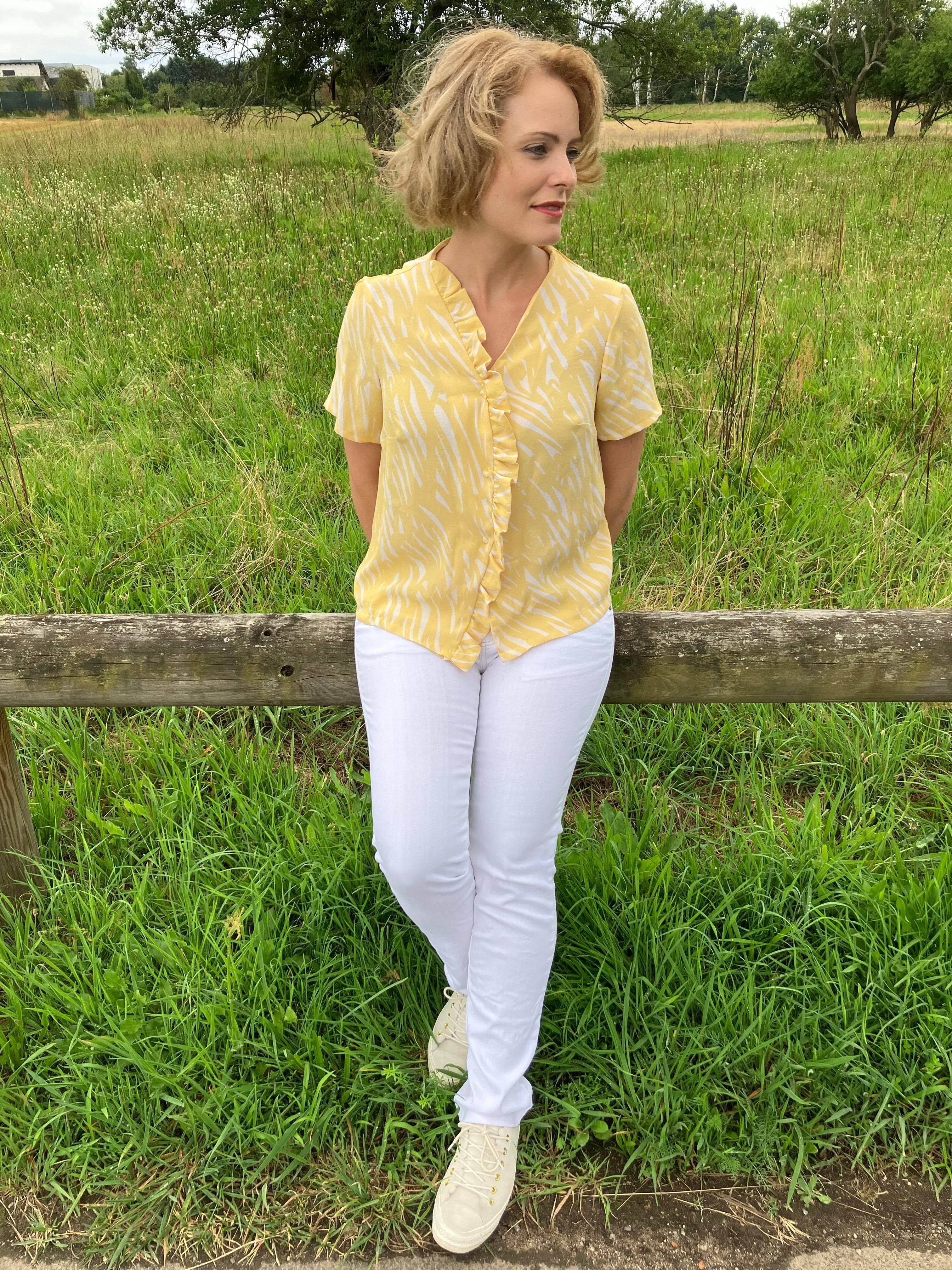 Schnittmuster Bluse DAISY - V-Ausschnit mit Rüsche, Kurzarm | Gr. 32-50 (PDF) - Sewando