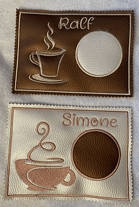 Stickdatei Kaffee Mug Rug Set 133 Untersetzer - Sewando