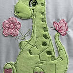 Stickdatei Dino Dinosaurier mit Blume 5 Applikation 3 Größen Set 735 - Sewando
