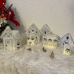 Stickdatei Winterdorf Dorf mit Baum und Kirche Weihnachten Lichthaus Set 768 - Sewando