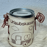 Stickdatei Banderole Spardose Urlaubskasse Kaffeekasse Wohnwagen ITH Maschinenstickerei 778 - Sewando