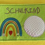 Stickdatei Einschulung Schulkind Buntstift Regenbogen Set 824 Mug Rug und Anhänger - Sewando