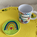 Stickdatei Einschulung Schulkind Buntstift Regenbogen Set 824 Mug Rug und Anhänger - Sewando