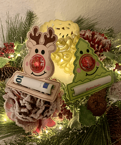 Stickdatei Weihnachten Tannenbaum Rentier mit Schoki Nase Gutscheine Set 905 - Sewando