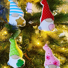 Stickdatei Schlüsselanhänger Wichtel Gnome mit Herz Set 907 - Sewando
