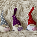 Stickdatei Schlüsselanhänger Wichtel Gnome mit Herz Set 907 - Sewando