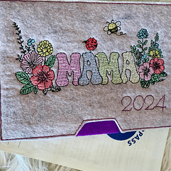 Stickdatei Mama mit Blumen Lineare Art Set 946 - Sewando