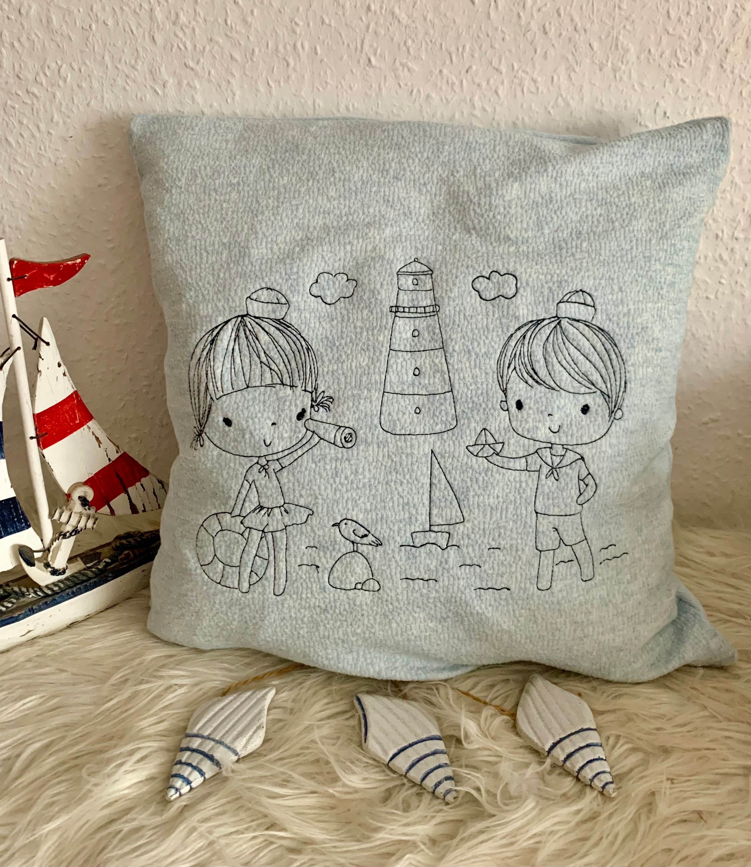 Stickdatei Maritim Junge und Mädchen mit Leuchtturm Set 916 - Sewando