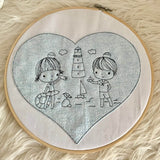 Stickdatei Maritim Junge und Mädchen mit Leuchtturm Set 916 - Sewando