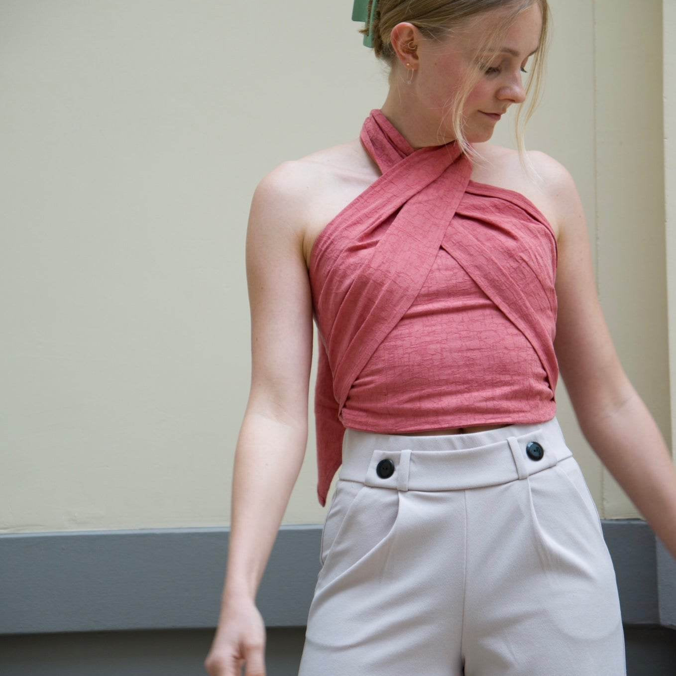 Schnittmuster Halter Neck Crop Top mit Rüschen und Schleifenbindung - LYRA - Sewando