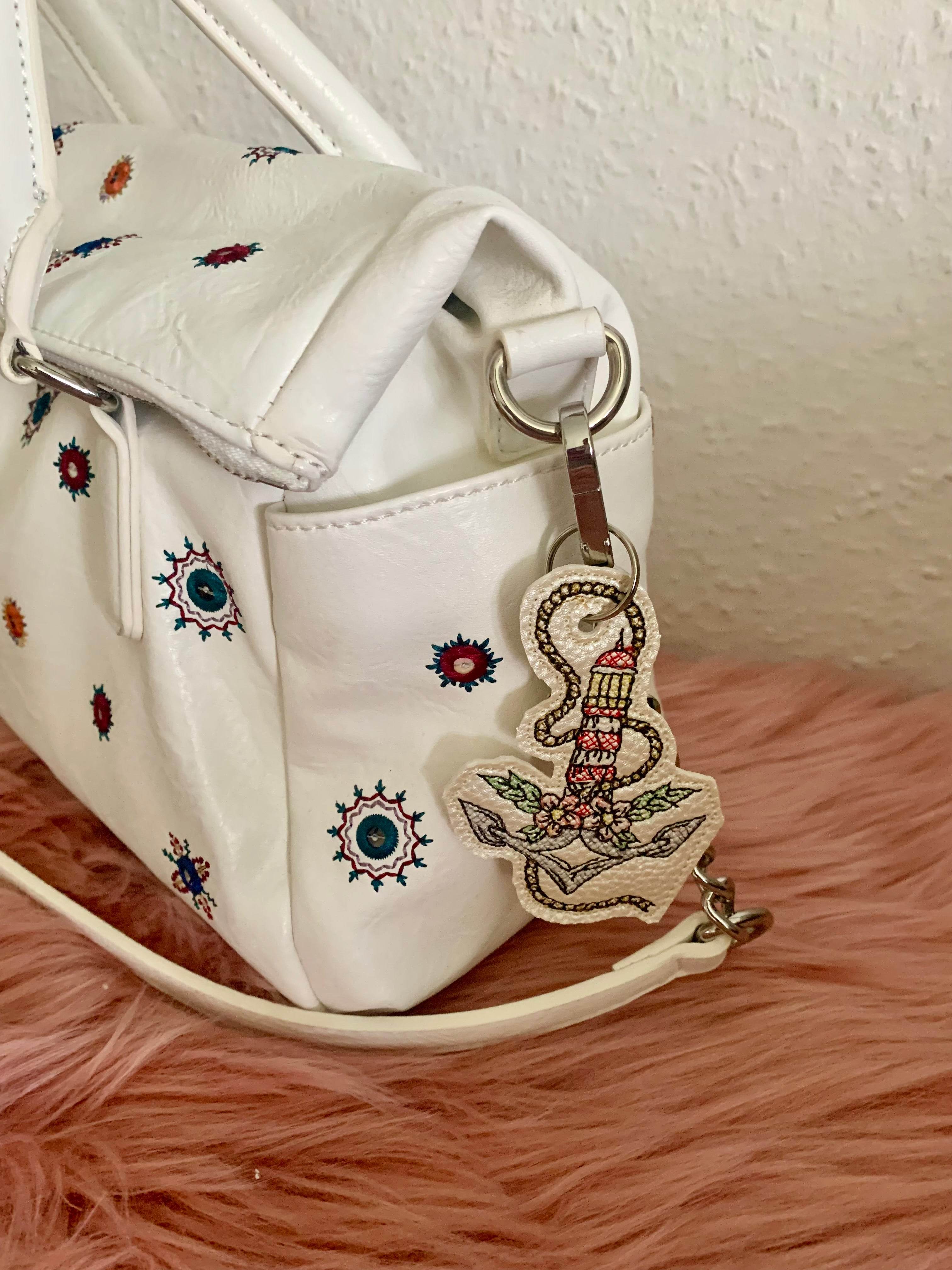 Stickdatei Schlüsselanhänger Leuchtturm und Anker mit BlumenSet 953 - Sewando