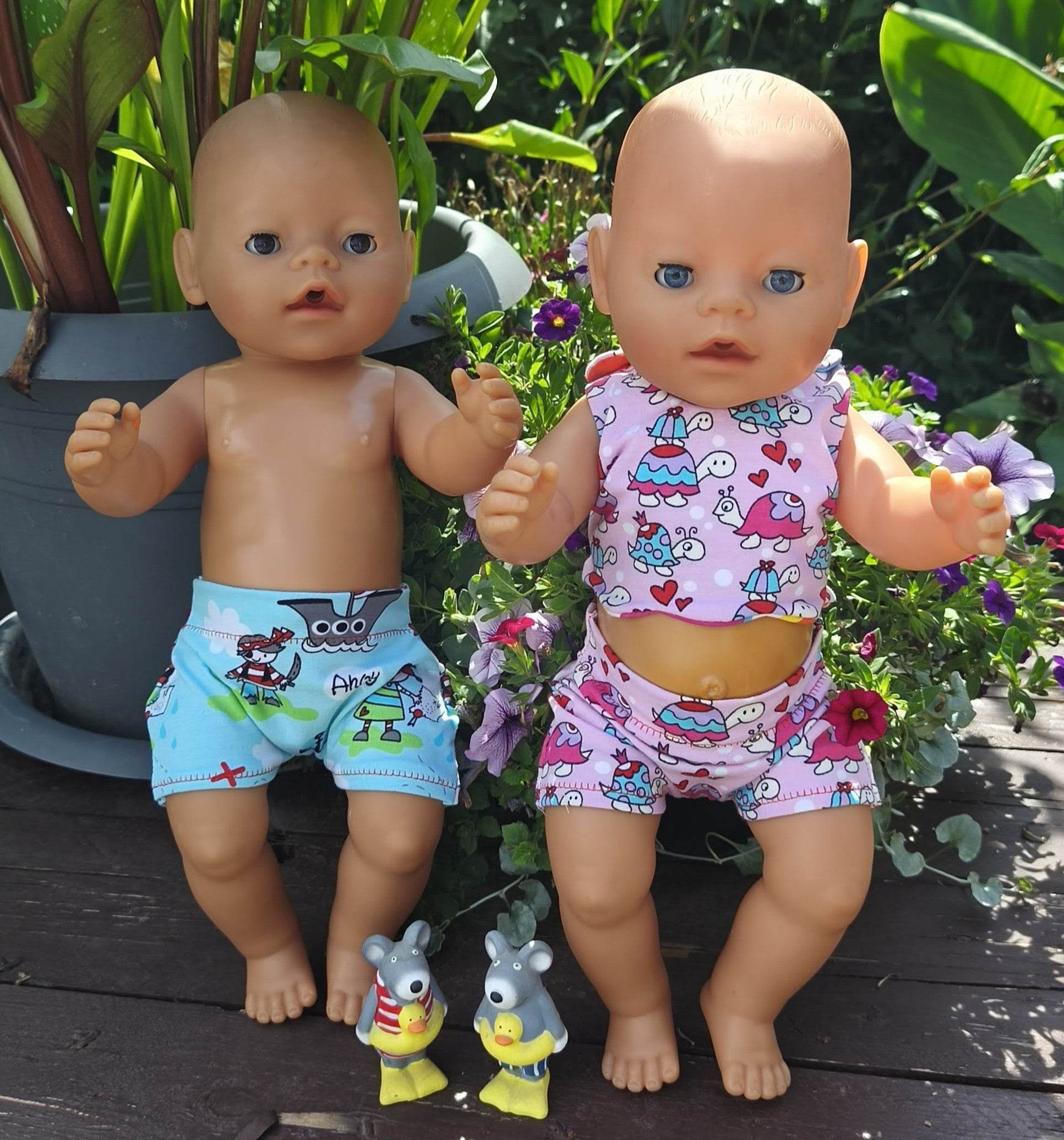 Stickdatei Bademode Puppenkleidung für Baby Puppe ca. 43cm Set 2555 - Sewando